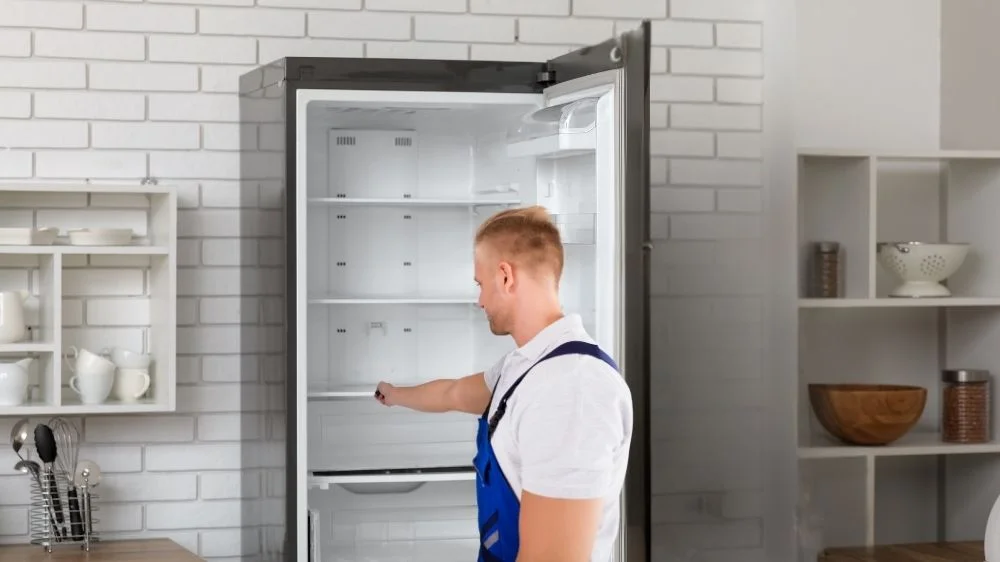 وجود رائحة كريهة داخل الثلاجة